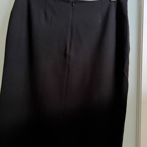 Black/White Trim stretch skirt Size M - Picture 2 of 7